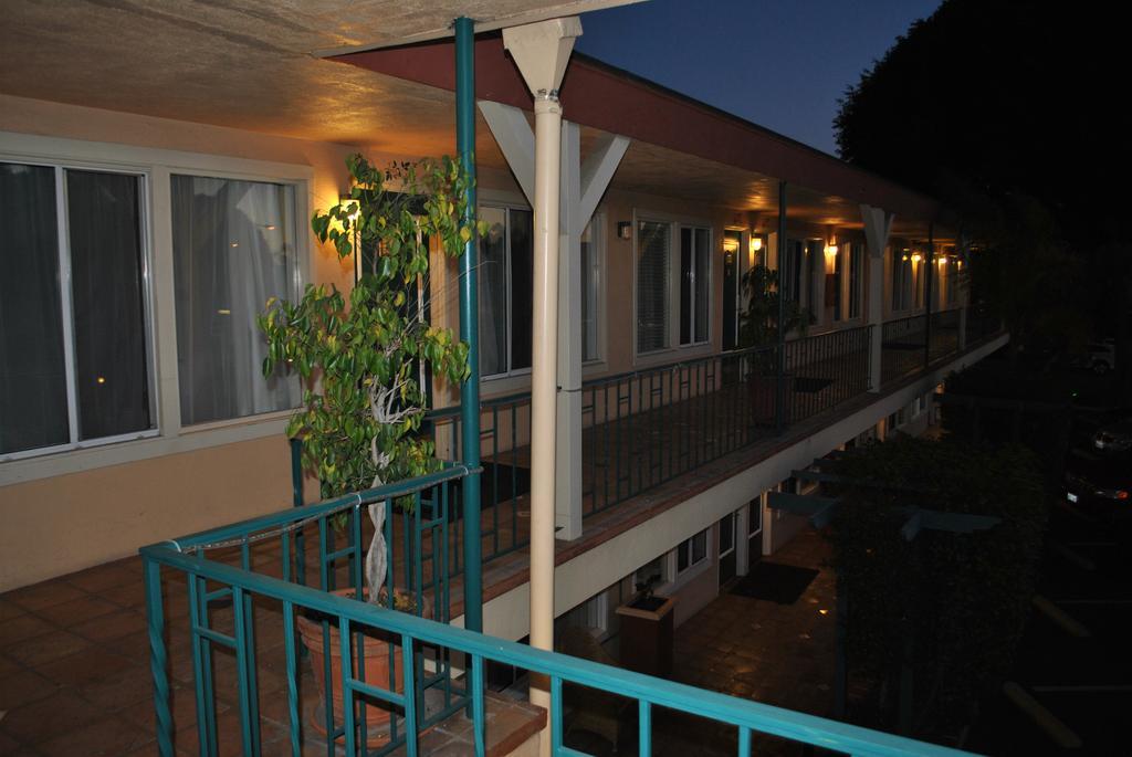 Oasis Inn And Suites Санта-Барбара Экстерьер фото