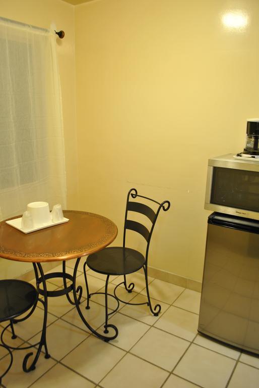 Oasis Inn And Suites Санта-Барбара Экстерьер фото